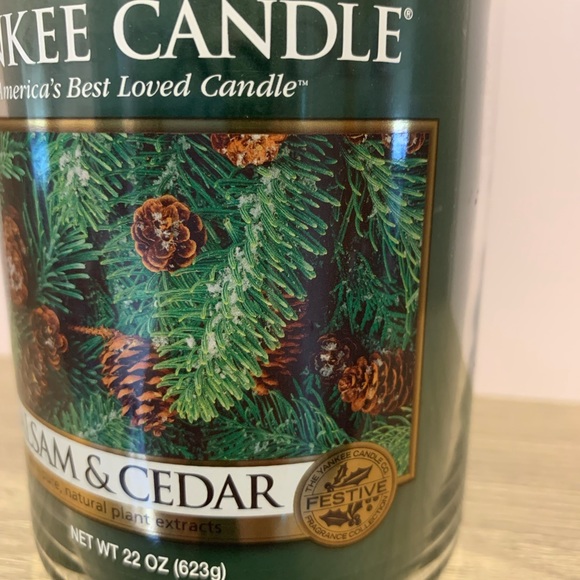 NEW Yankee Candle 2-Wick Balsam & Cedar Scent from Festive Fragrance Collection - Picture 2 of 9